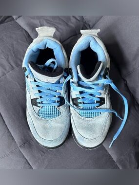 Air Jordan 4 - Retro Kids size 2 University Blue Sneakers
